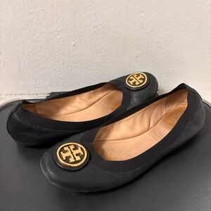 Tory Burch Caroline 2 Size 8.5 Black Vegan Leather Ballet Flats Shoes Gold Logo